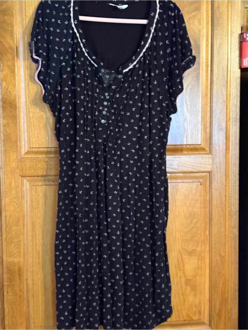 Secret treasures Women's black floral print nightgown 3X